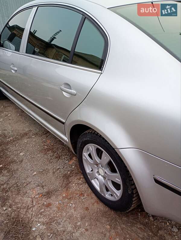 Лифтбек Skoda Superb 2002 в Прилуках
