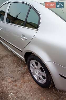Лифтбек Skoda Superb 2002 в 