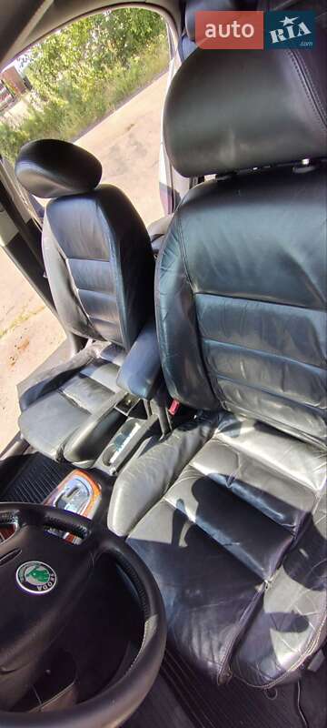 Лифтбек Skoda Superb 2004 в Сарнах