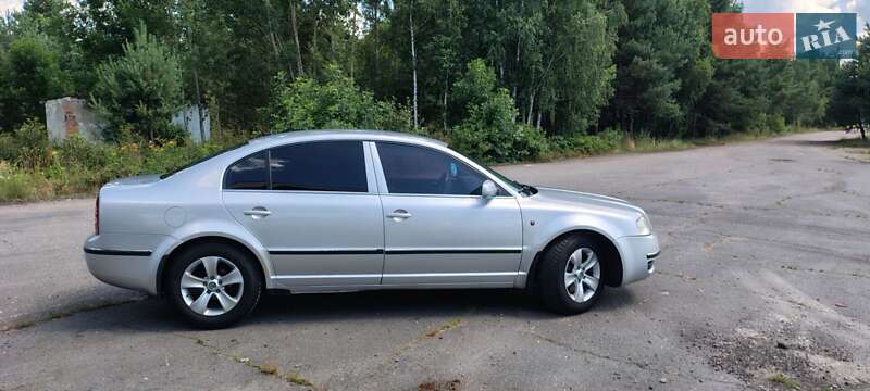 Лифтбек Skoda Superb 2004 в Сарнах