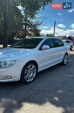 Лифтбек Skoda Superb 2013 в 