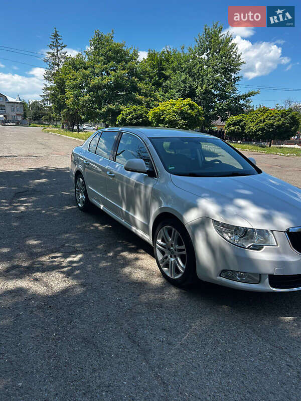 Лифтбек Skoda Superb 2013 в Черновцах
