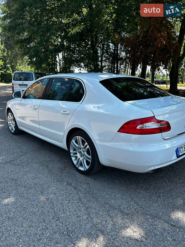 Лифтбек Skoda Superb 2013 в Черновцах