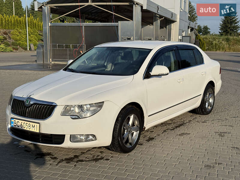 Лифтбек Skoda Superb 2011 в 