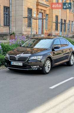 Лифтбек Skoda Superb 2016 в 
