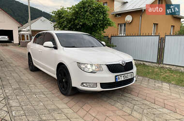 Лифтбек Skoda Superb 2011 в Перегинском