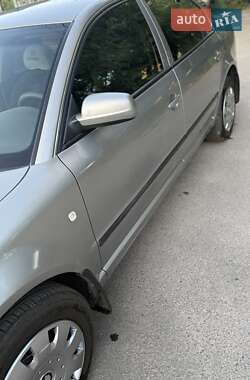 Лифтбек Skoda Superb 2006 в 