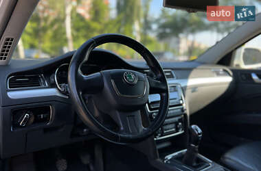 Лифтбек Skoda Superb 2012 в 