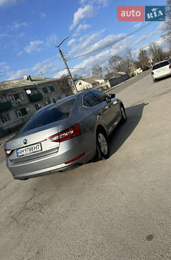 Лифтбек Skoda Superb 2016 в 