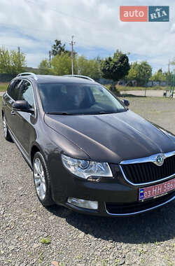 Универсал Skoda Superb 2011 в Ровно