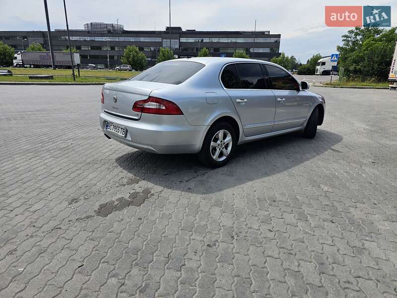 Лифтбек Skoda Superb 2010 в Львове