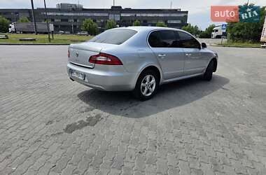Лифтбек Skoda Superb 2010 в 