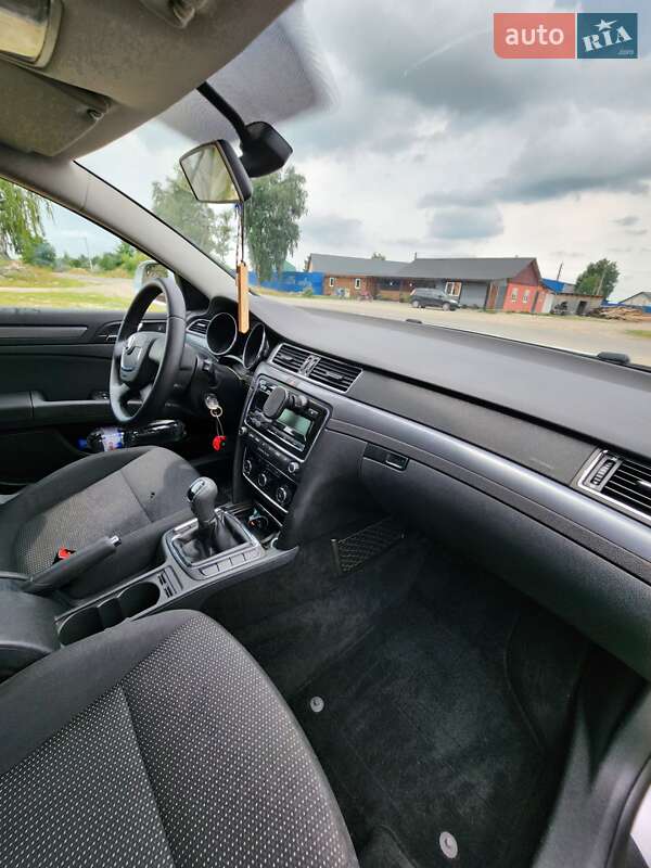 Универсал Skoda Superb 2010 в Луцке