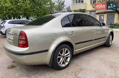 Лифтбек Skoda Superb 2004 в 