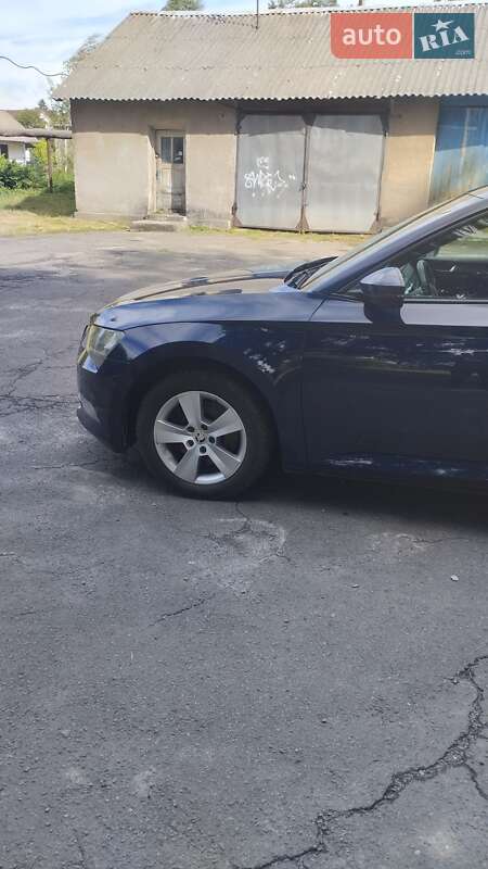 Универсал Skoda Superb 2016 в Радехове
