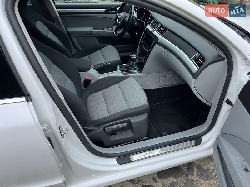 Універсал Skoda Superb 2011 в Рівному