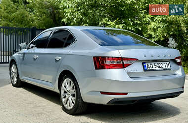 Лифтбек Skoda Superb 2022 в 