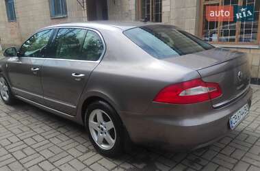Лифтбек Skoda Superb 2011 в 