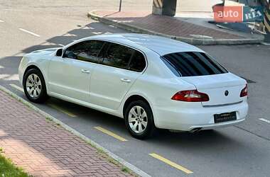 Лифтбек Skoda Superb 2010 в 