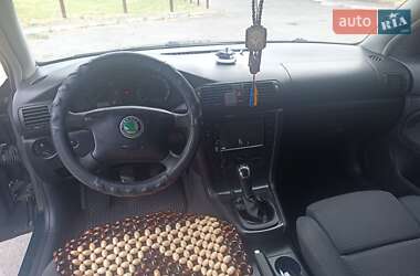 Лифтбек Skoda Superb 2004 в 