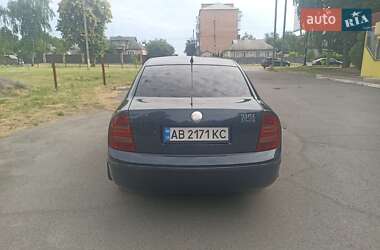 Лифтбек Skoda Superb 2004 в 