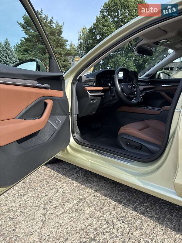 Лифтбек Skoda Superb 2024 в Львове