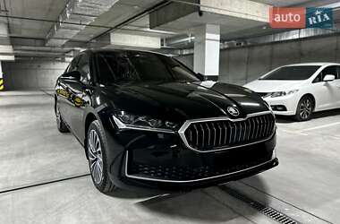 Лифтбек Skoda Superb 2025 в 