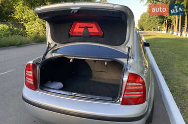 Лифтбек Skoda Superb 2004 в 