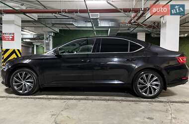 Лифтбек Skoda Superb 2018 в 