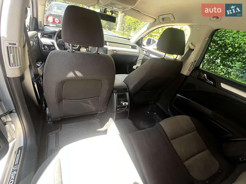 Универсал Skoda Superb 2012 в Черновцах