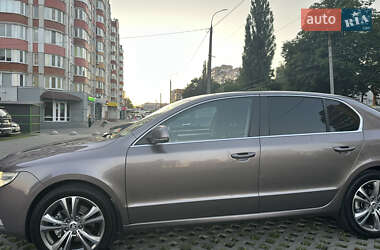 Лифтбек Skoda Superb 2012 в 