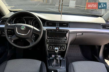 Лифтбек Skoda Superb 2012 в 