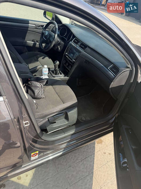 Универсал Skoda Superb 2010 в Дрогобыче