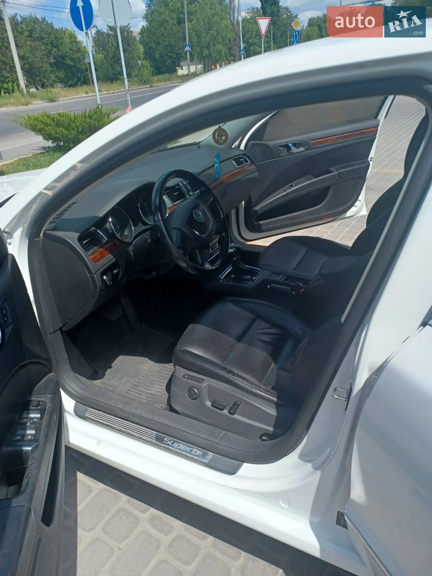 2010 Skoda Superb - мініатюра 4