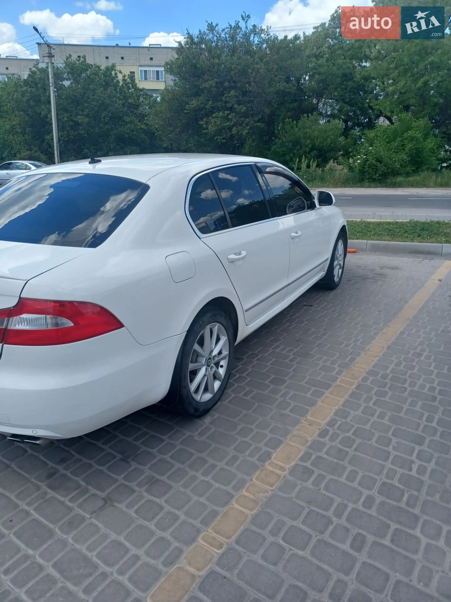 2010 Skoda Superb - мініатюра 8