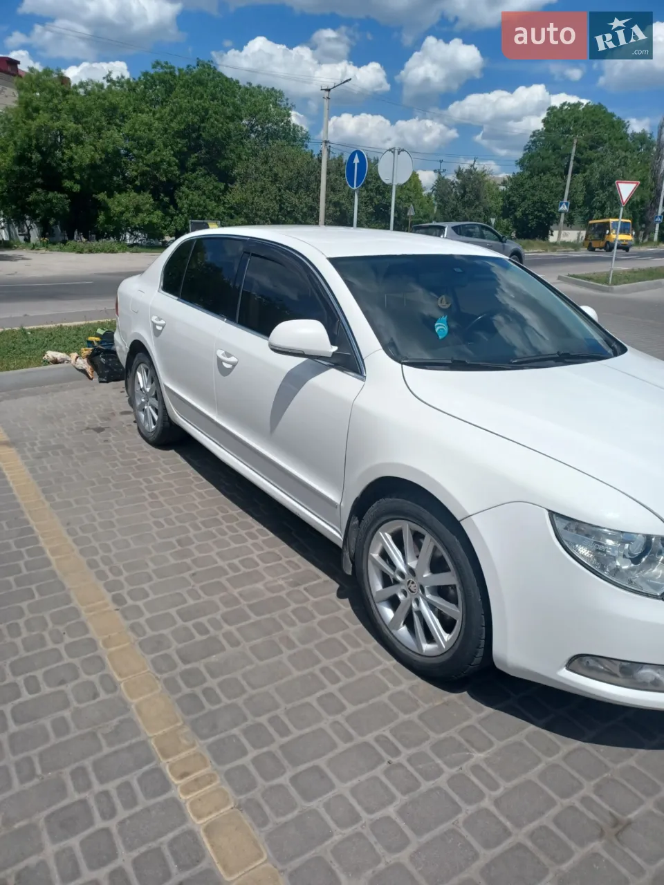 2010 Skoda Superb - мініатюра 16
