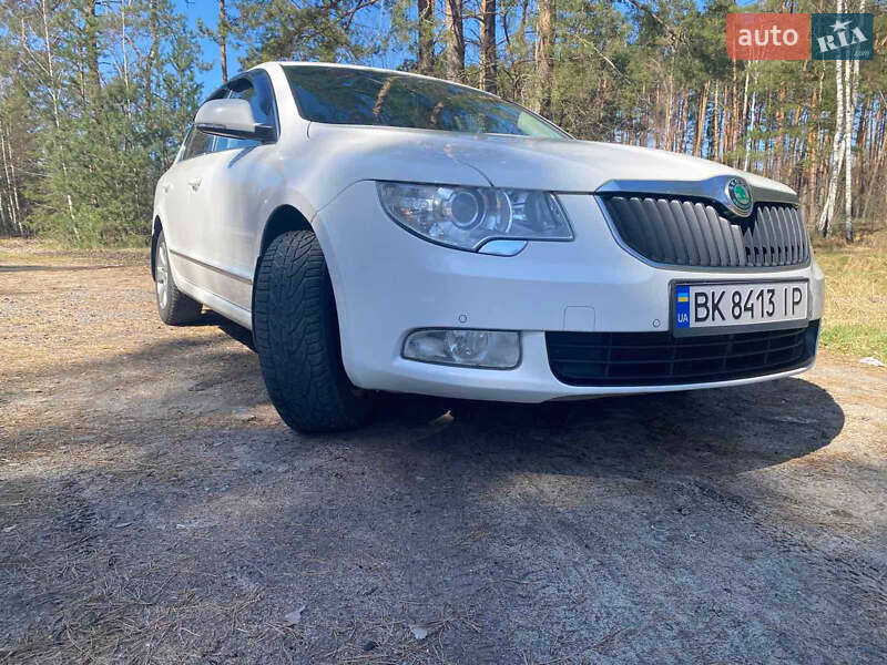 Лифтбек Skoda Superb 2012 в Сарнах