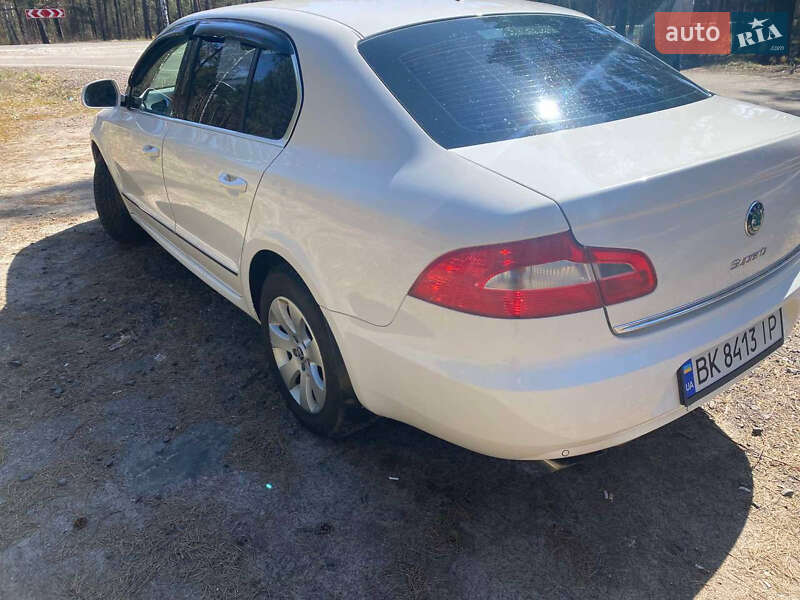 Лифтбек Skoda Superb 2012 в Сарнах