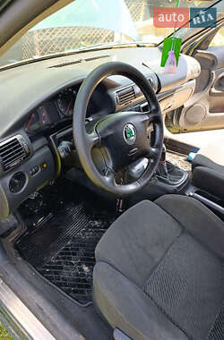 Лифтбек Skoda Superb 2002 в 