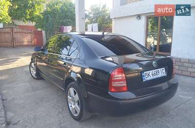 Лифтбек Skoda Superb 2004 в 
