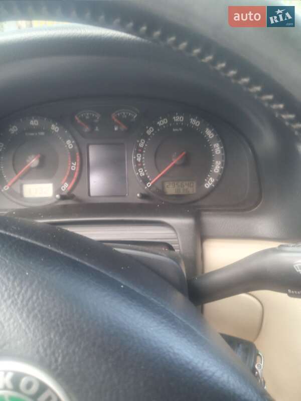 Лифтбек Skoda Superb 2004 в Кривом Роге