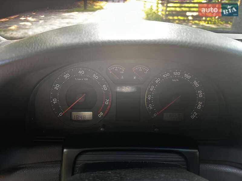 Лифтбек Skoda Superb 2002 в Киеве