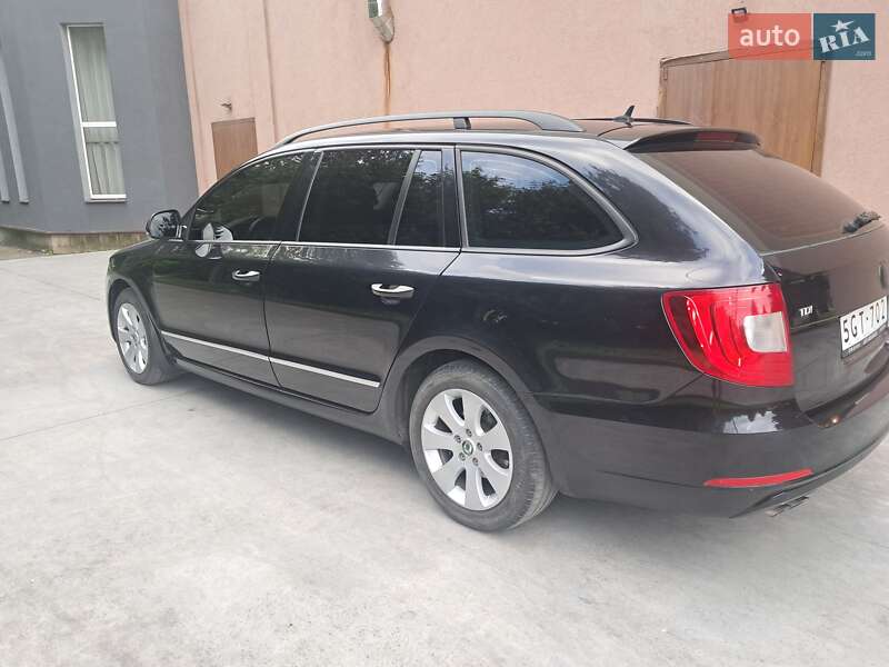 Универсал Skoda Superb 2010 в Дубно