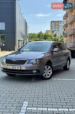 Лифтбек Skoda Superb 2014 в Ужгороде