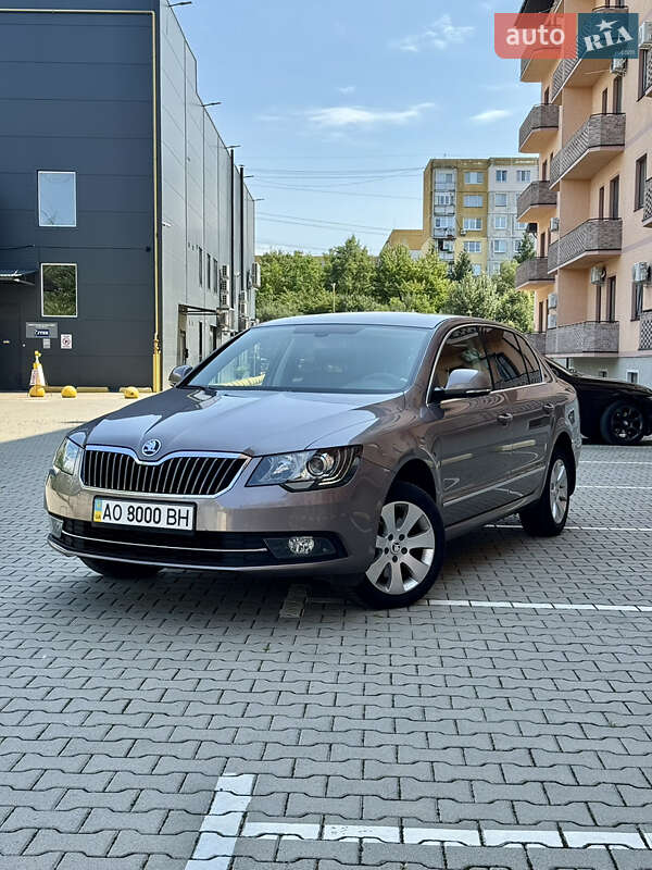 Лифтбек Skoda Superb 2014 в 