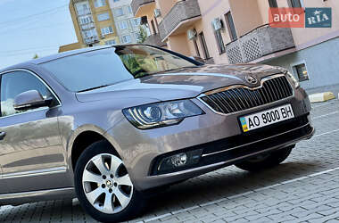 Лифтбек Skoda Superb 2014 в 