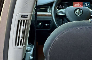 Лифтбек Skoda Superb 2014 в 