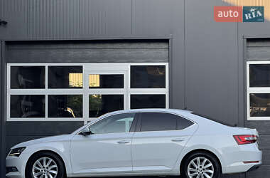 Лифтбек Skoda Superb 2019 в 