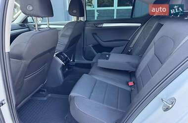 Лифтбек Skoda Superb 2019 в 