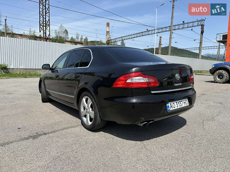 Лифтбек Skoda Superb 2011 в Сваляве
